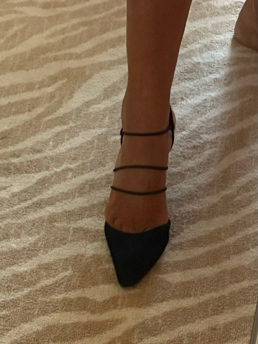 CHANEL elegant pointed